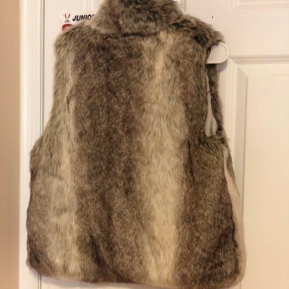 Faux Fur Vest - Picture 2 of 4
